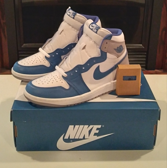 Jordan 1 Retro High OG "True Blue" Brand New/Ds Size 9.5 Mens - Picture 2 of 5
